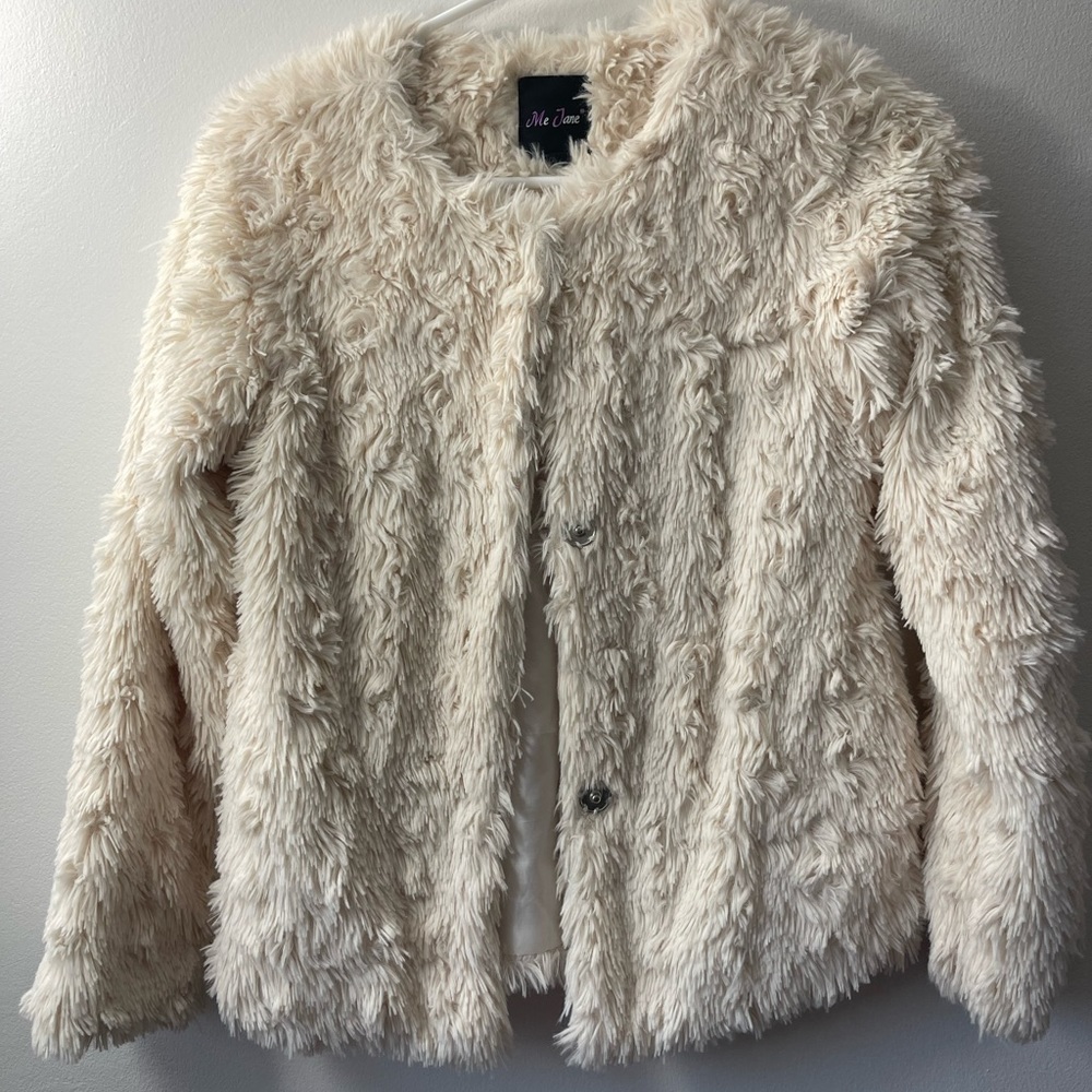 Off white coat. Size YOUTH large. Soft material